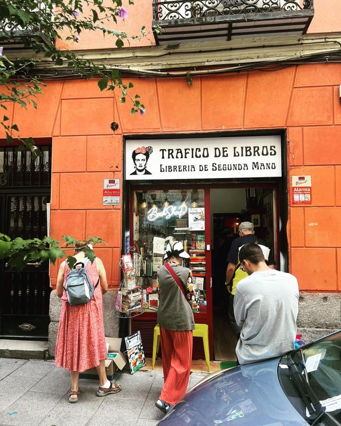 Tráfico de Libros Lavapies. Librería con Piano Madrid