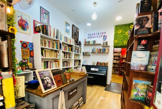 Tráfico de Libros Lavapies. Librería con Piano Madrid