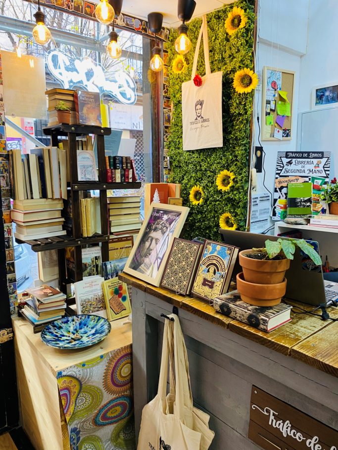 Tráfico de Libros Lavapies. Librería con Piano Madrid