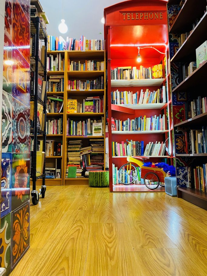 Tráfico de Libros Lavapies. Librería con Piano Madrid